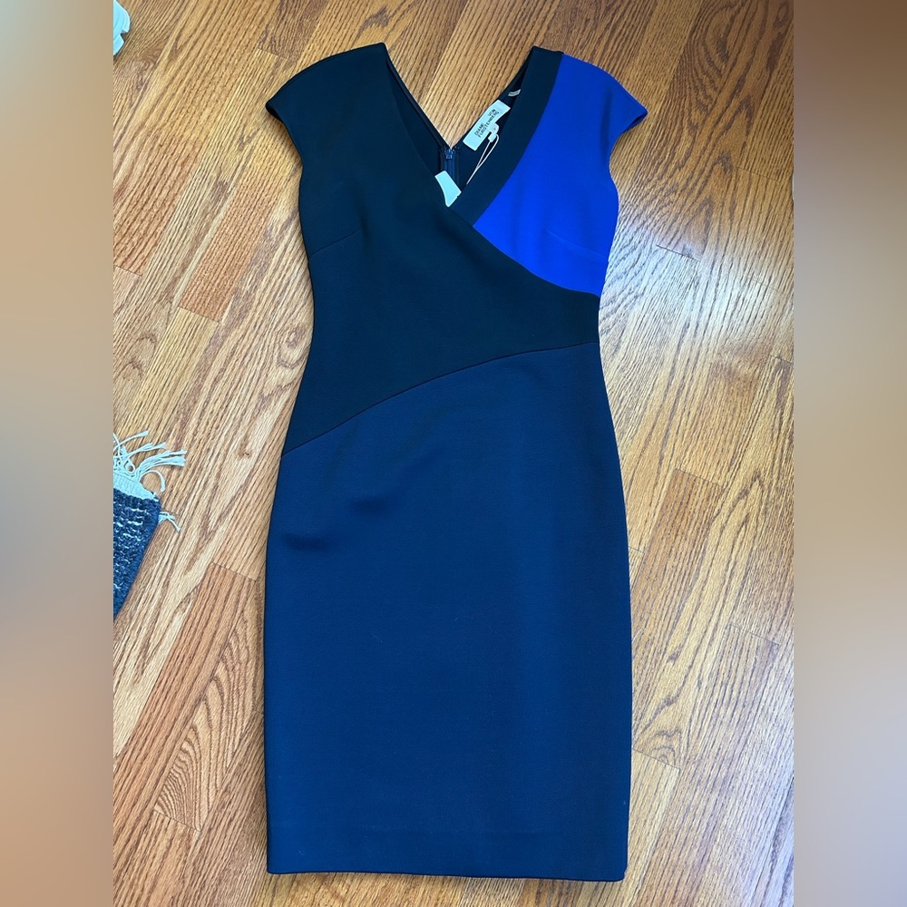 Diane Von Furstenberg DVF Banded V-Neck Midi Dress NWT. Size 2.